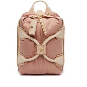 Cute gym bag. Goes with anything.